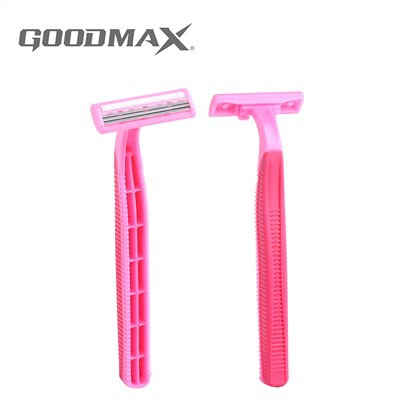 Ekonomický holicí strojek s trojitou čepelí